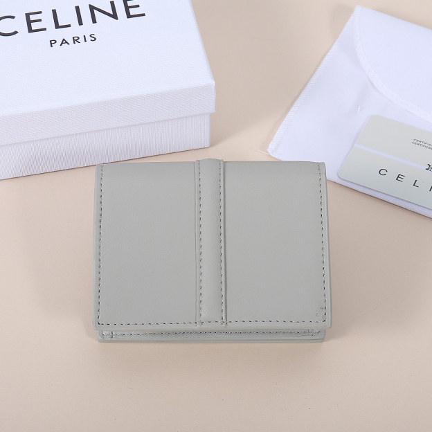 セリーヌ「Celine」 TRIOMPHE フラップカードケース