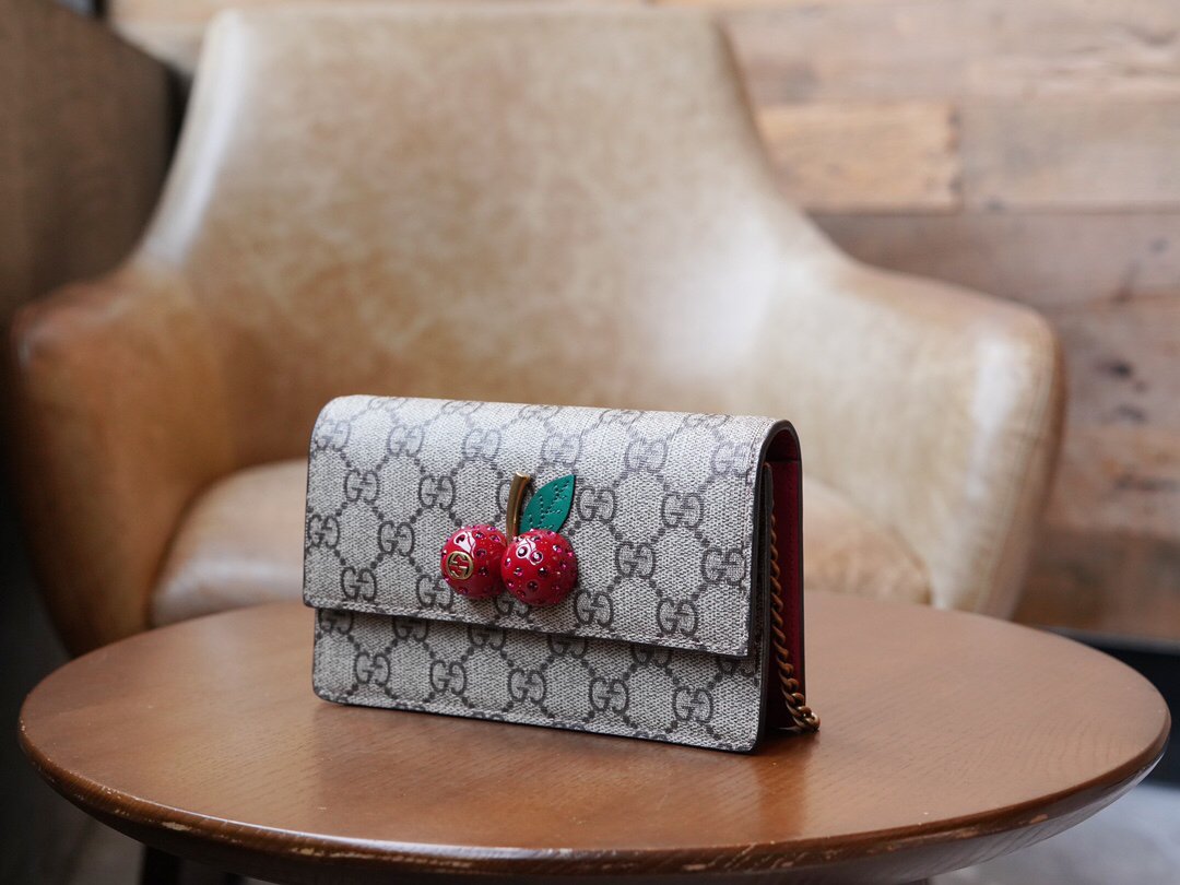 グッチ「Gucci」GG Supreme チェリー ミニバッグ