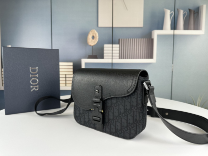 ディオール「Dior」サドル メッセンジャーバッグ