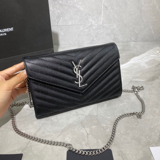 サンローラン「Saint Laurent」‌ MONOGRAM キャビアレザー エンンベロープバッグ‌