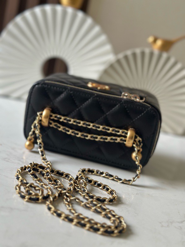 シャネル「Chanel」24C ダブルゴールドボール チェーン ボックスバッグ ブラック＆ゴールド