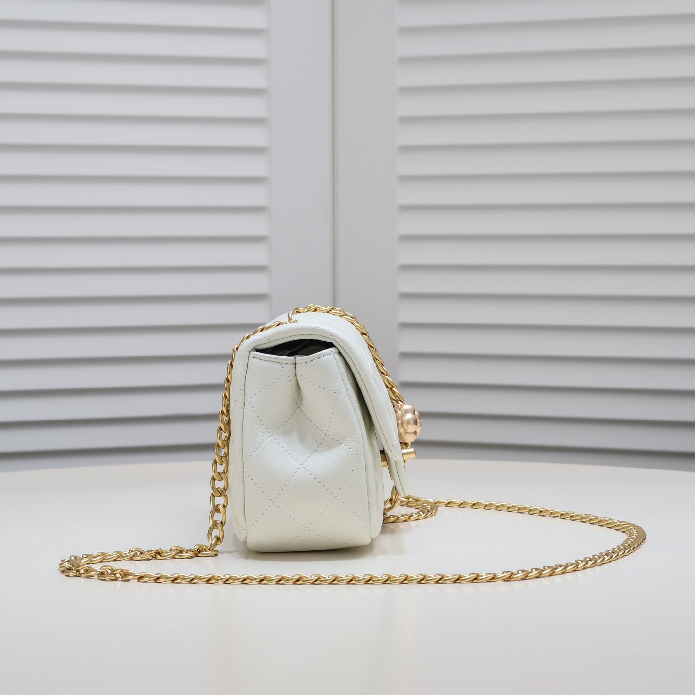 シャネル「Chanel」スモール トップハンドル フラップ バッグ