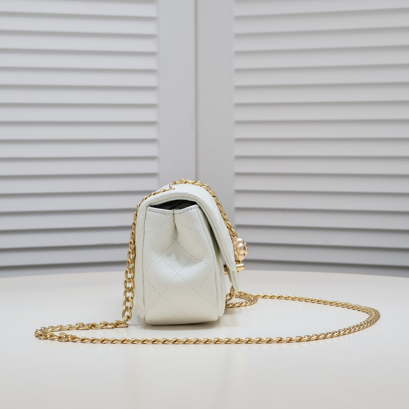 シャネル「Chanel」スモール トップハンドル フラップ バッグ