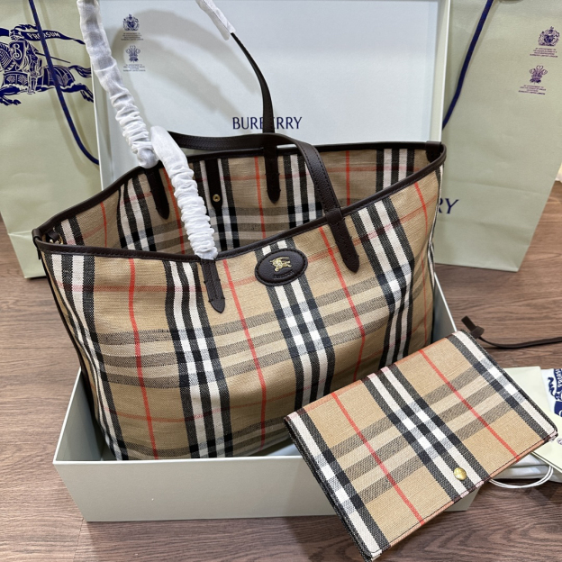 バーバリー「Burberry」Haymarketチェック トートバッグ（大容量ショッピングバッグ）