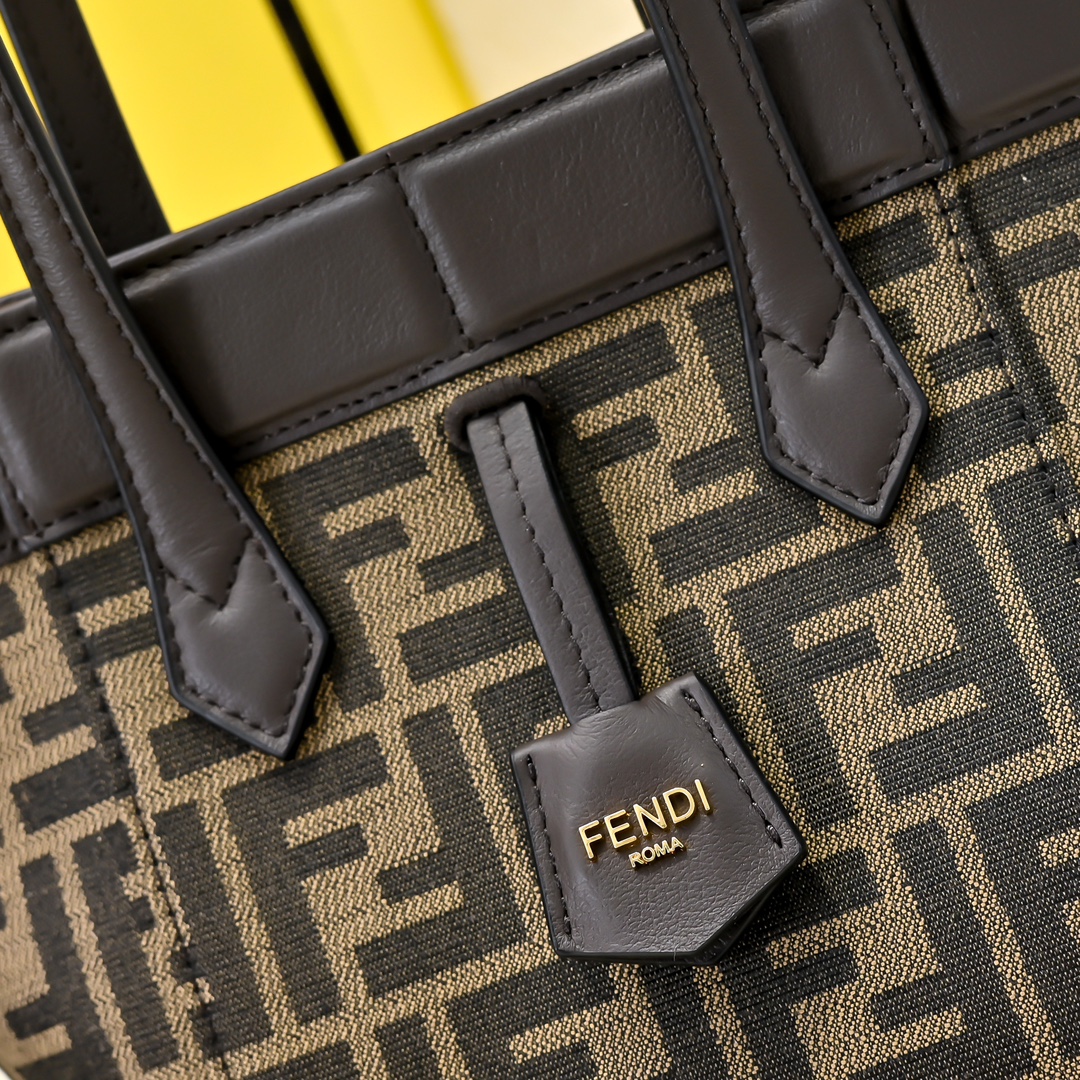 フェンディ「Fendi」オリガミ ミニ トランスフォーマブルバッグ