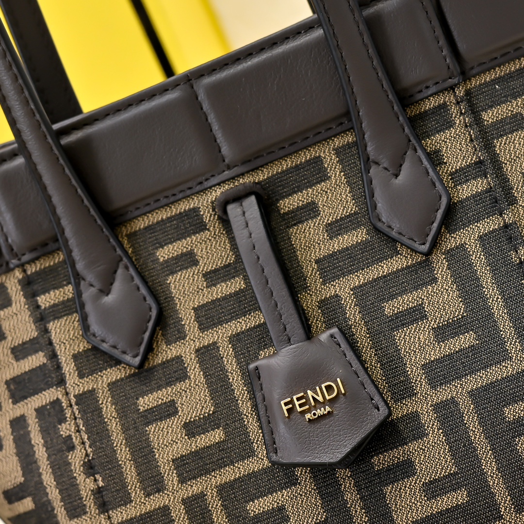 フェンディ「Fendi」オリガミ ミニ トランスフォーマブルバッグ