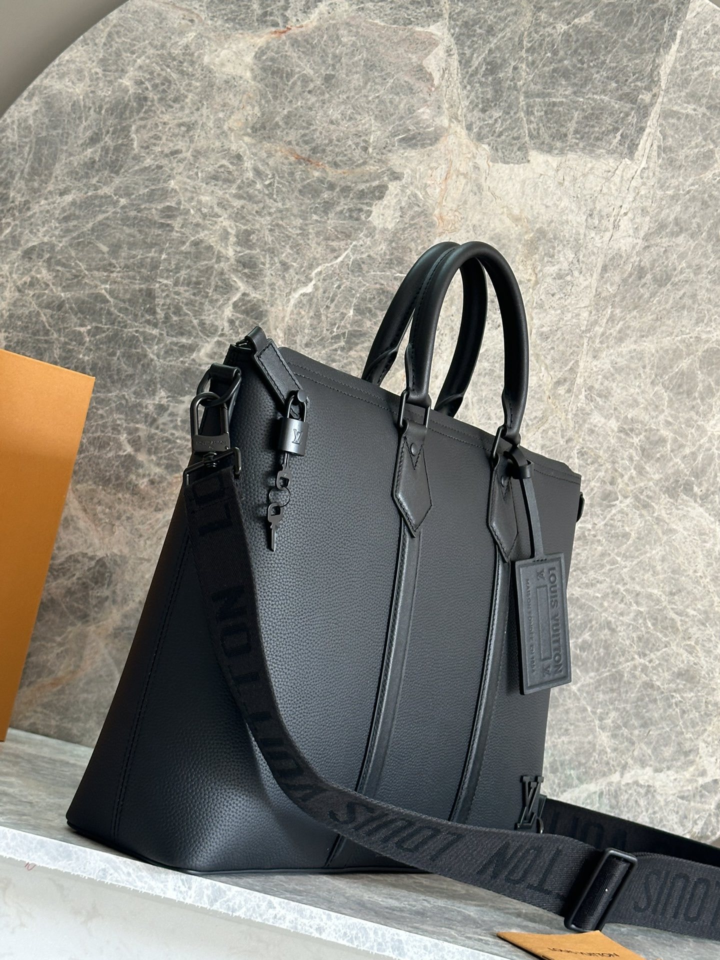 ルイ・ヴィトン「Louis Vuitton」LOCK IT TOTE バッグ