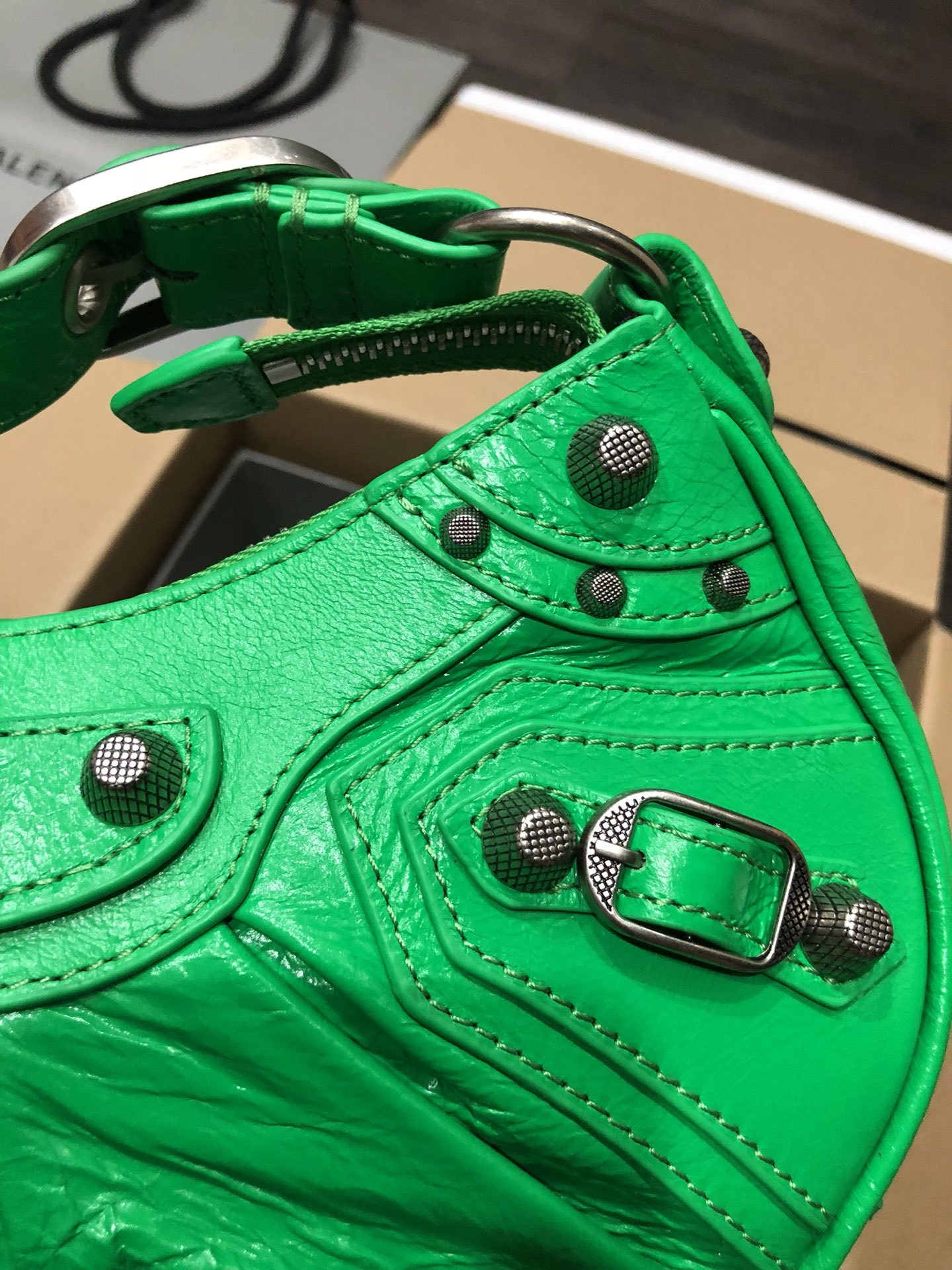 バレンシアガ「Balenciaga」アンダーアーム バッグ