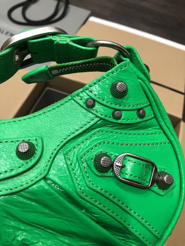 バレンシアガ「Balenciaga」アンダーアーム バッグ