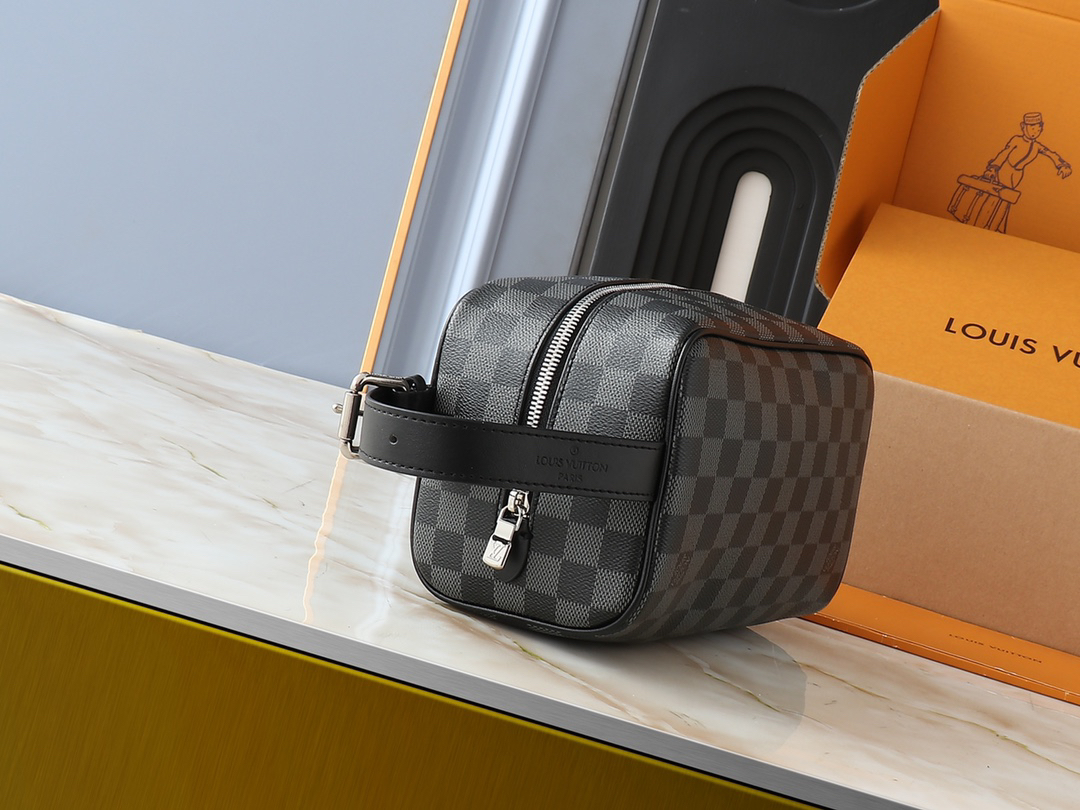 ルイ・ヴィトン「Louis Vuitton」Locker Dopp Kit トイレタリーバッグ