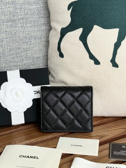 シャネル「Chanel」クラシック バイフォールド コインケース付き ショートウォレット