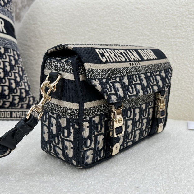 ディオール「Dior」オブリーク エンボスド ショルダーバッグ ブルー