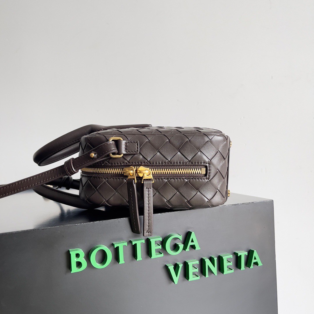 ボッテガ・ヴェネタ「Bottega Veneta」ゲットアウェイ スクエアバッグ イントレチャート レザー