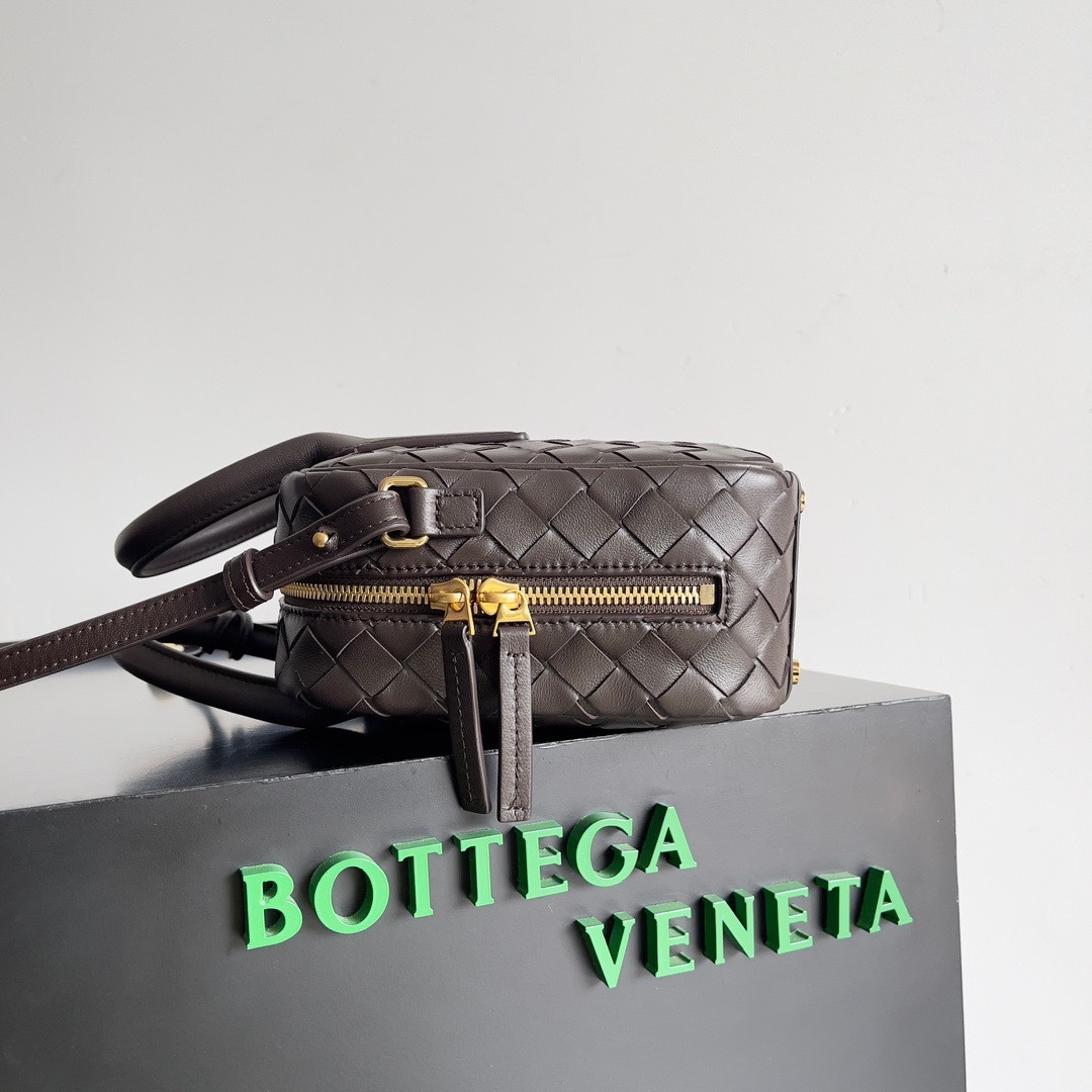 ボッテガ・ヴェネタ「Bottega Veneta」ゲットアウェイ スクエアバッグ イントレチャート レザー