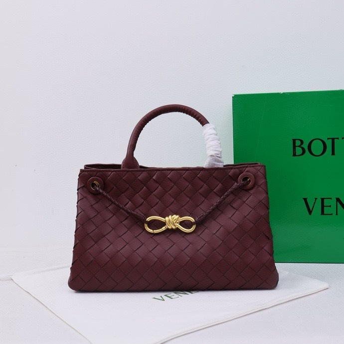 ボッテガ・ヴェネタ「Bottega Veneta」スモール イーストウエスト アンディアモ イントレチャート レザー ショルダーバッグ