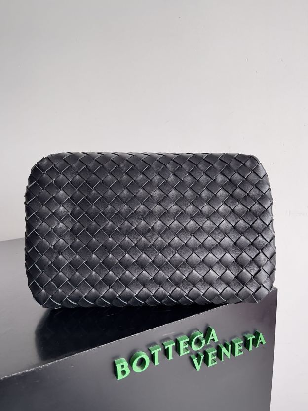 ボッテガ・ヴェネタ「Bottega Veneta」Andiamo Parachute レザーショルダーバッグ