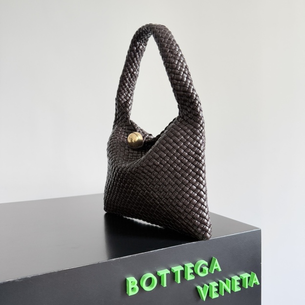 ボッテガ・ヴェネタ「Bottega Veneta」イントレチャート レザー ショルダーバッグ