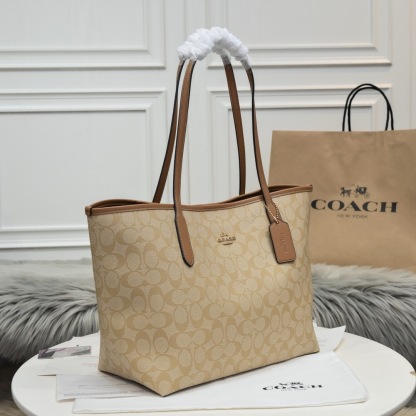 コーチ「Coach」ラージトートバッグ