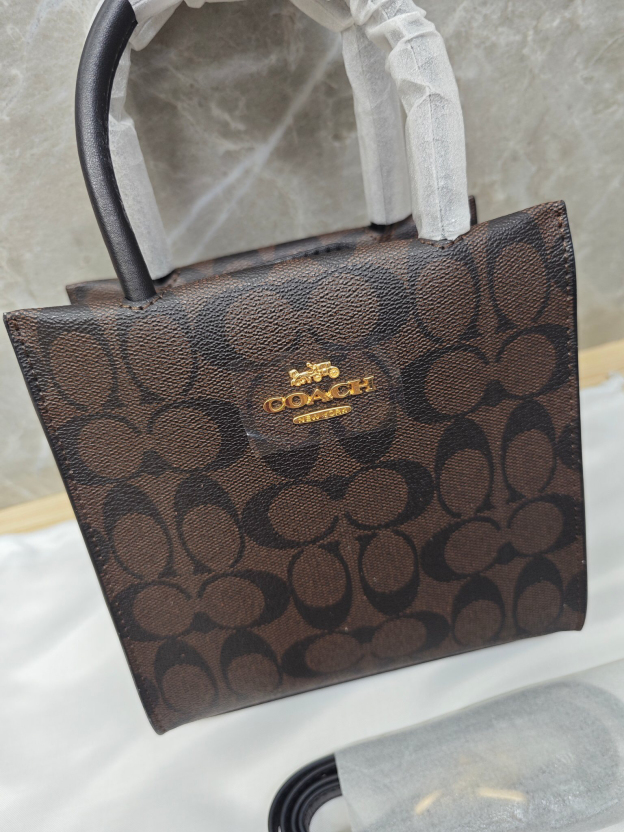 コーチ「Coach」MINI CALLY レザー ショルダーバッグ