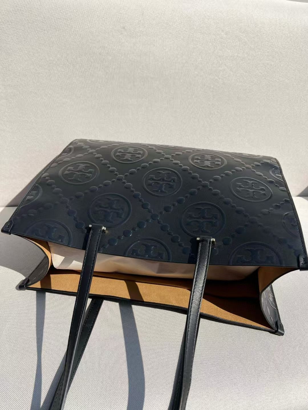 トリー バーチ「Tory Burch」 T Monogram 压花托特バッグ