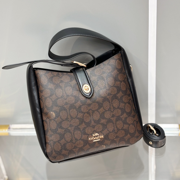 コーチ「Coach」シグネチャー ジャカード アンダーアームバッグ