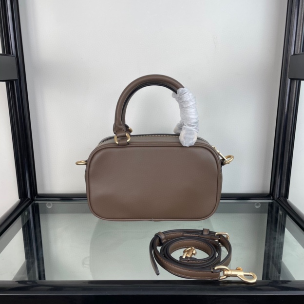 コーチ「Coach」レザー アンダーアームバッグ