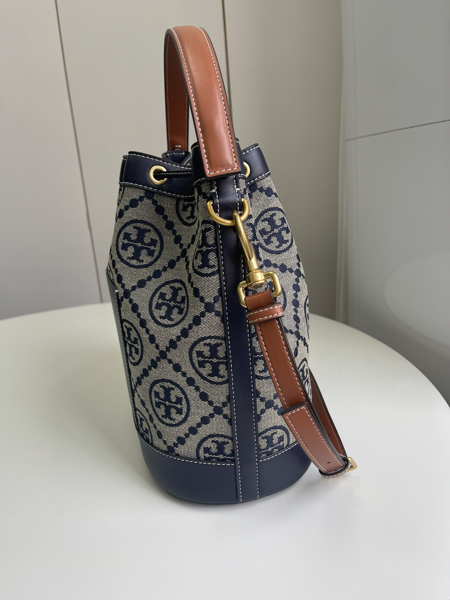 トリー バーチ「Tory Burch」 T Monogram バケットバッグ