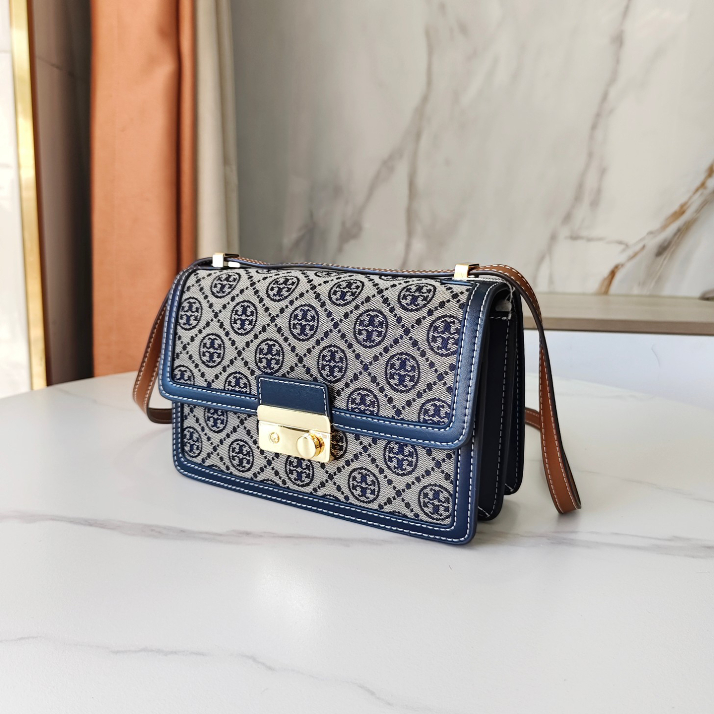 トリー バーチ「Tory Burch」 T Monogram ショルダーバッグ