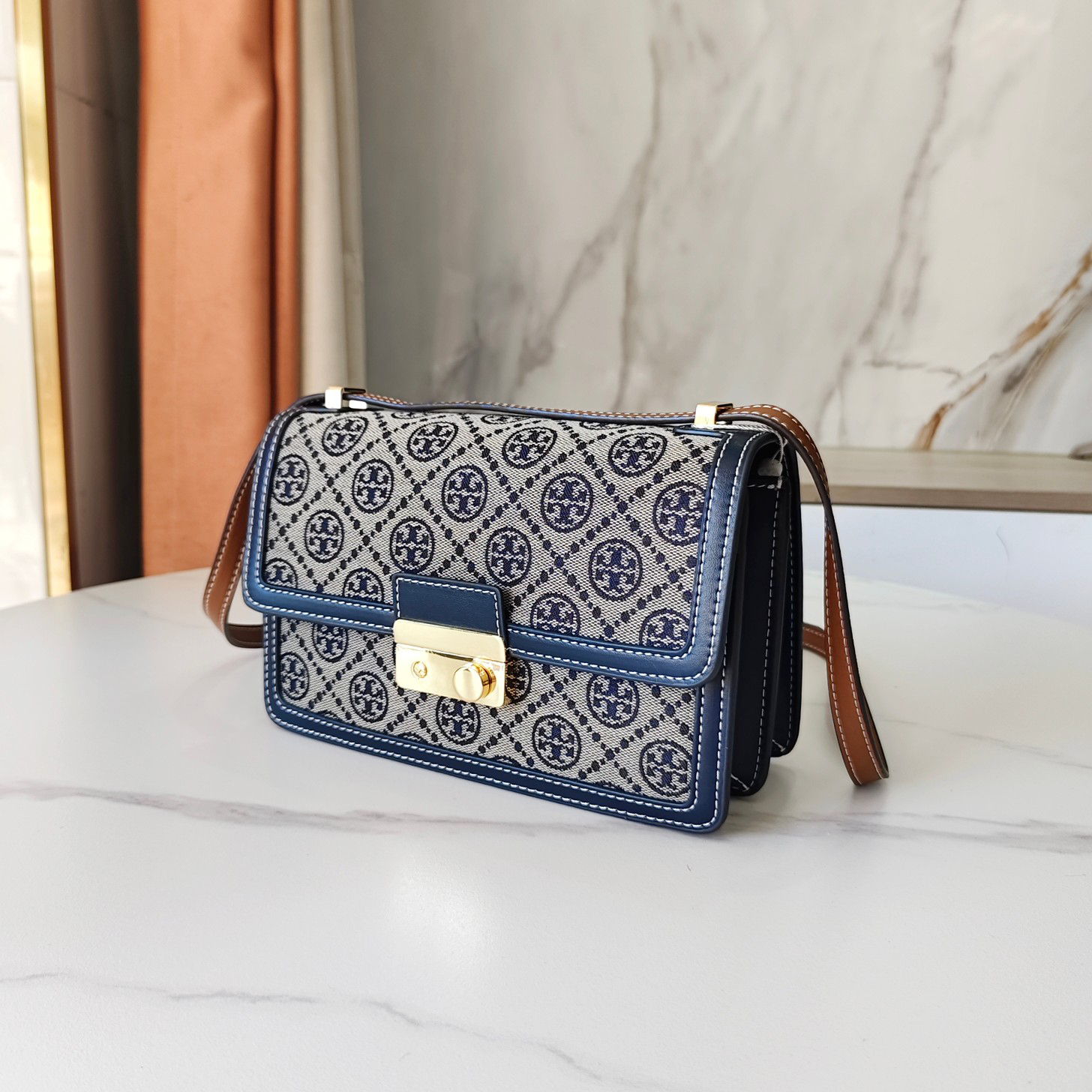 トリー バーチ「Tory Burch」 T Monogram ショルダーバッグ