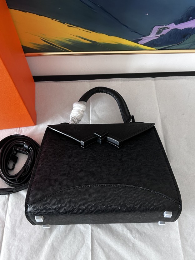 モイナ「Moynat」Gabrielle Mロック ハンドバッグ