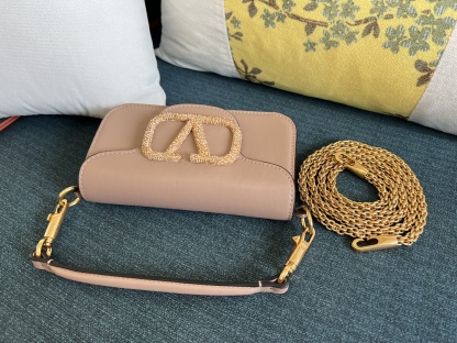 ヴァレンティノ「Valentino」 GARAVANI MINI LOCÒ チェーンバッグ