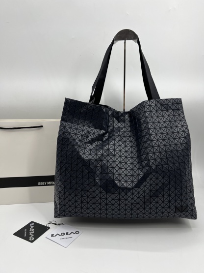 イッセイ・ミヤケ「Issey Miyake」ビジネストートバッグ