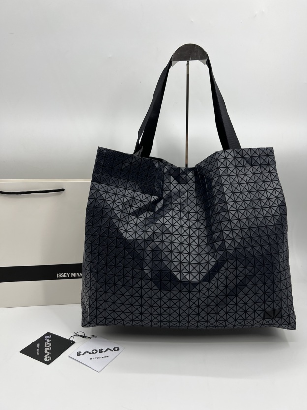 イッセイ・ミヤケ「Issey Miyake」ビジネストートバッグ