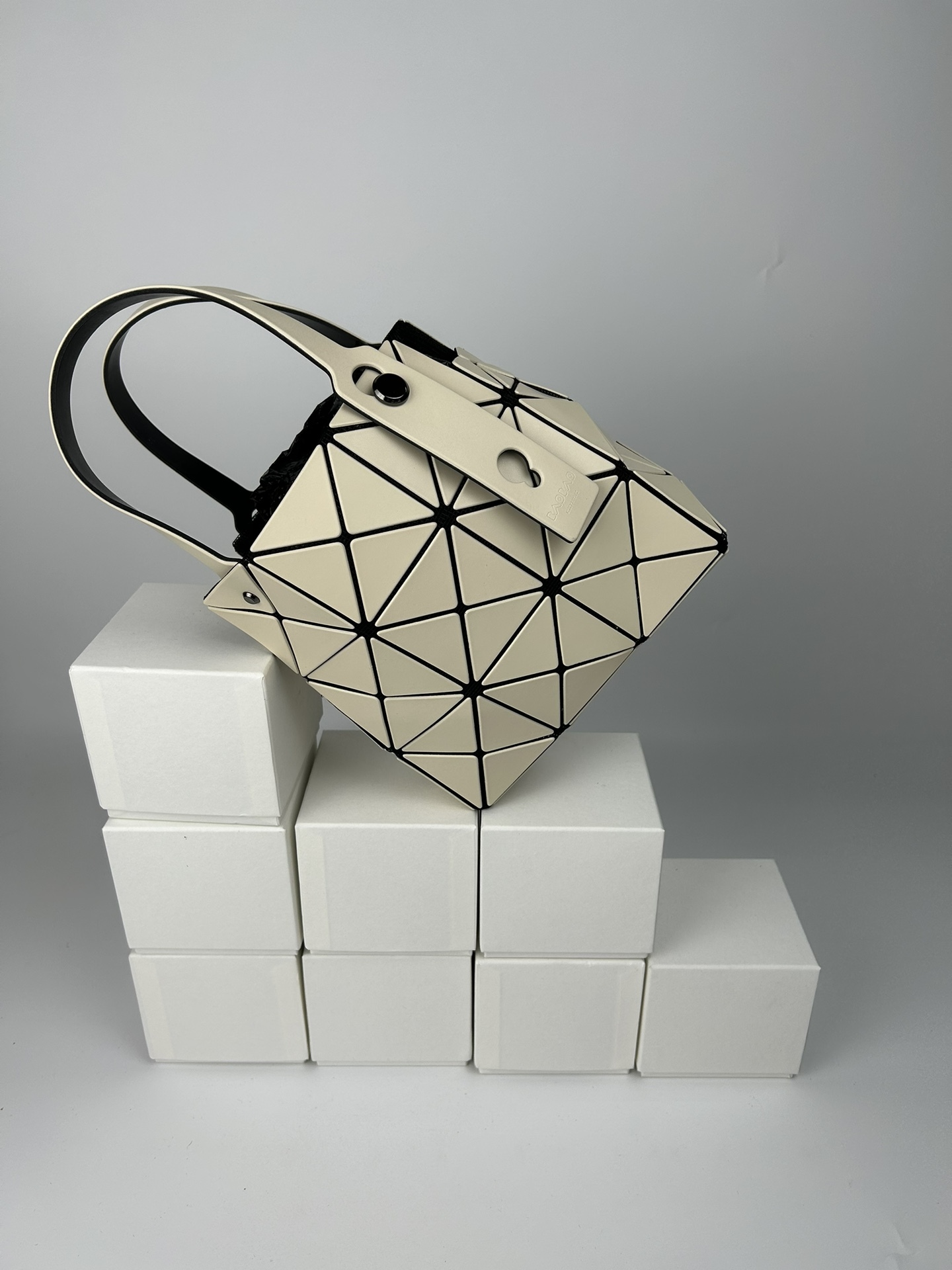 イッセイ・ミヤケ「Issey Miyake」CARAT ジオメトリックボックスバッグ