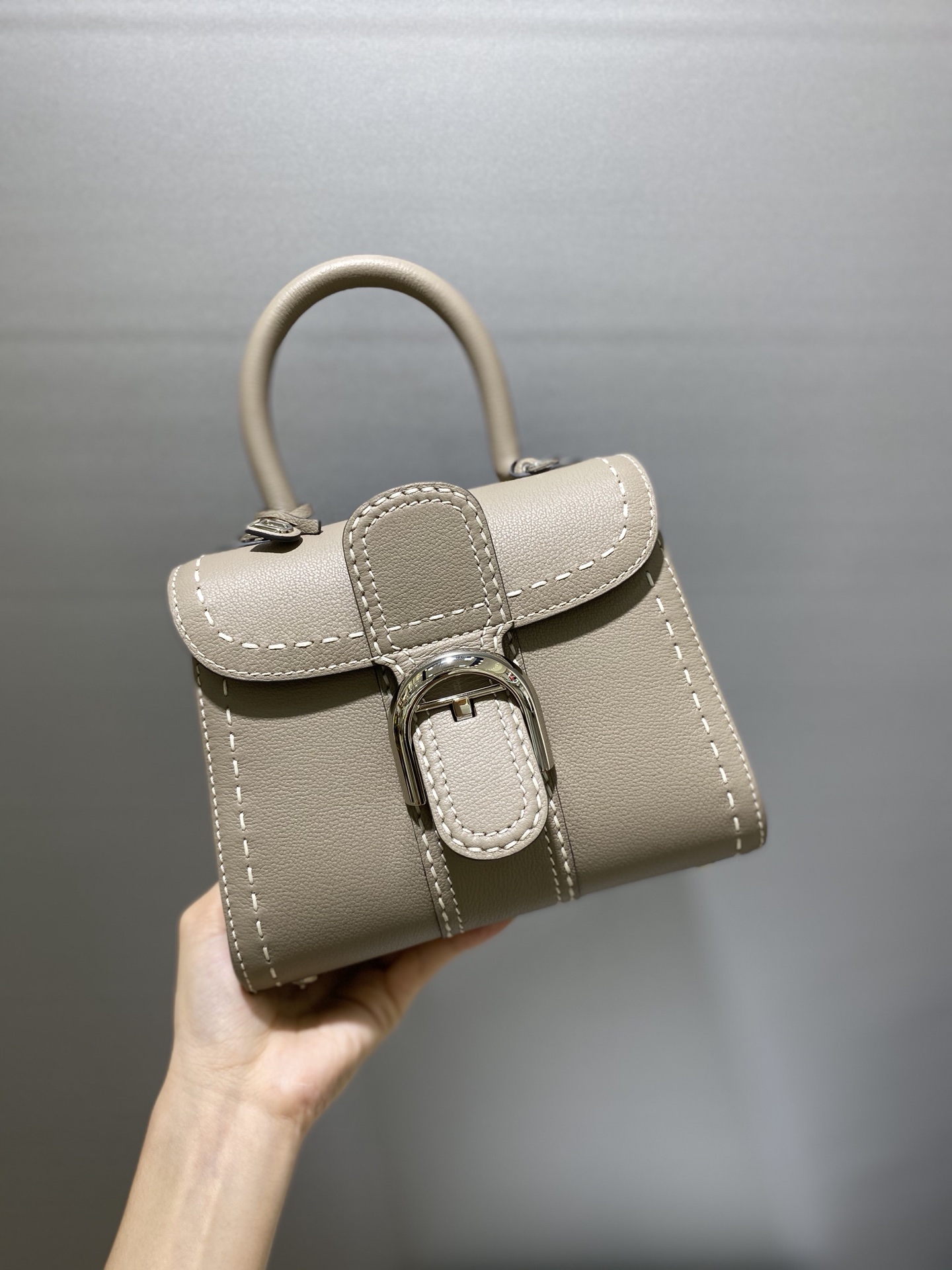 デルヴォー「Delvaux」External Stitch Shoulder Bag