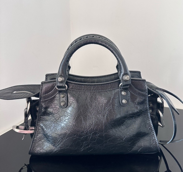 バレンシアガ「Balenciaga」モーターサイクルバッグ