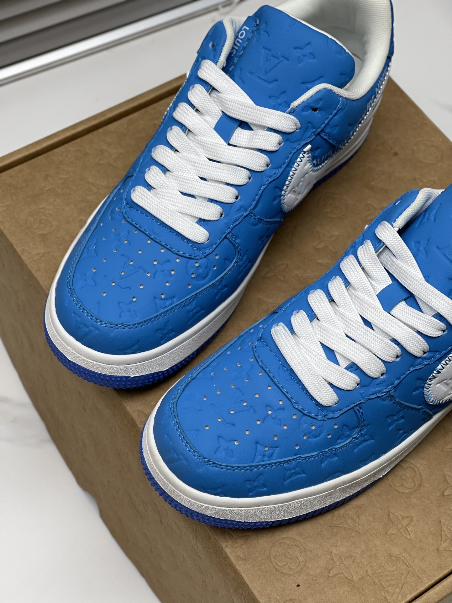 「コラボモデル」Louis Vuitton x Nike Air Force 1 Low【新商品発売】七色