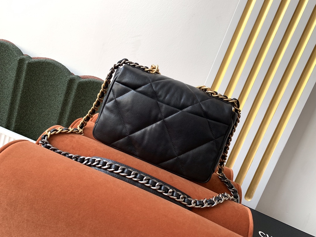 シャネル「Chanel」19 フラップ バッグ-ISETAN PRESTIGE CURATED