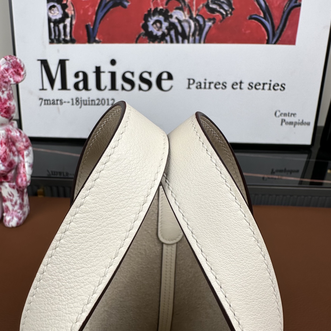 エルメス「Hermès」In-the-Loop 18 ハンドバッグ