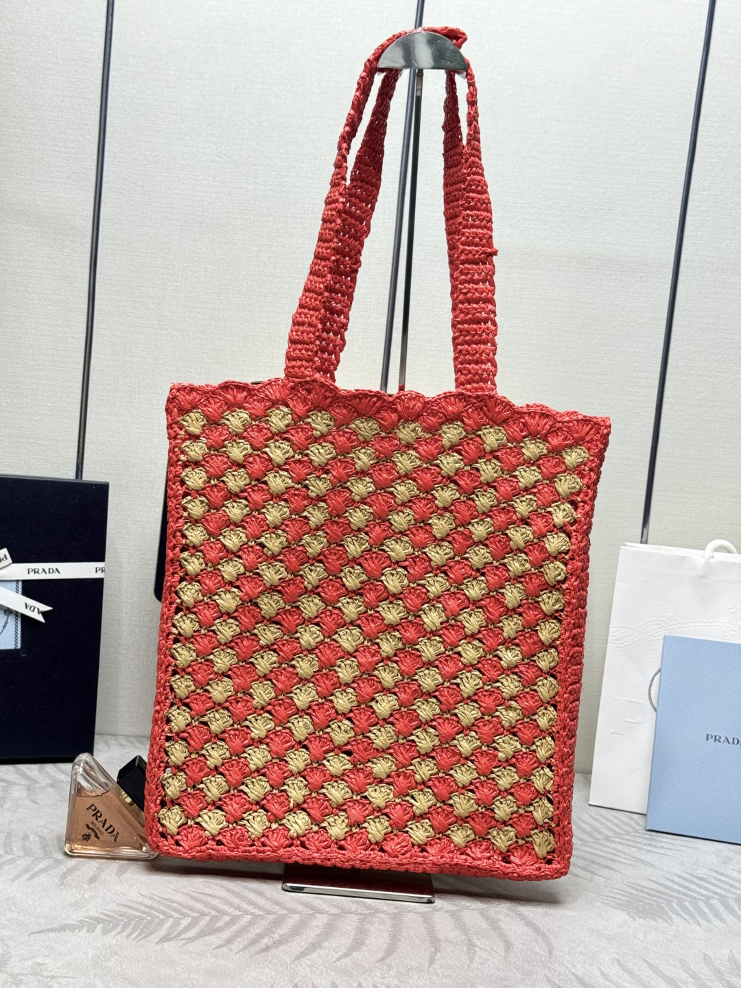 プラダ「Prada」クロシェ＆レザートートバッグ