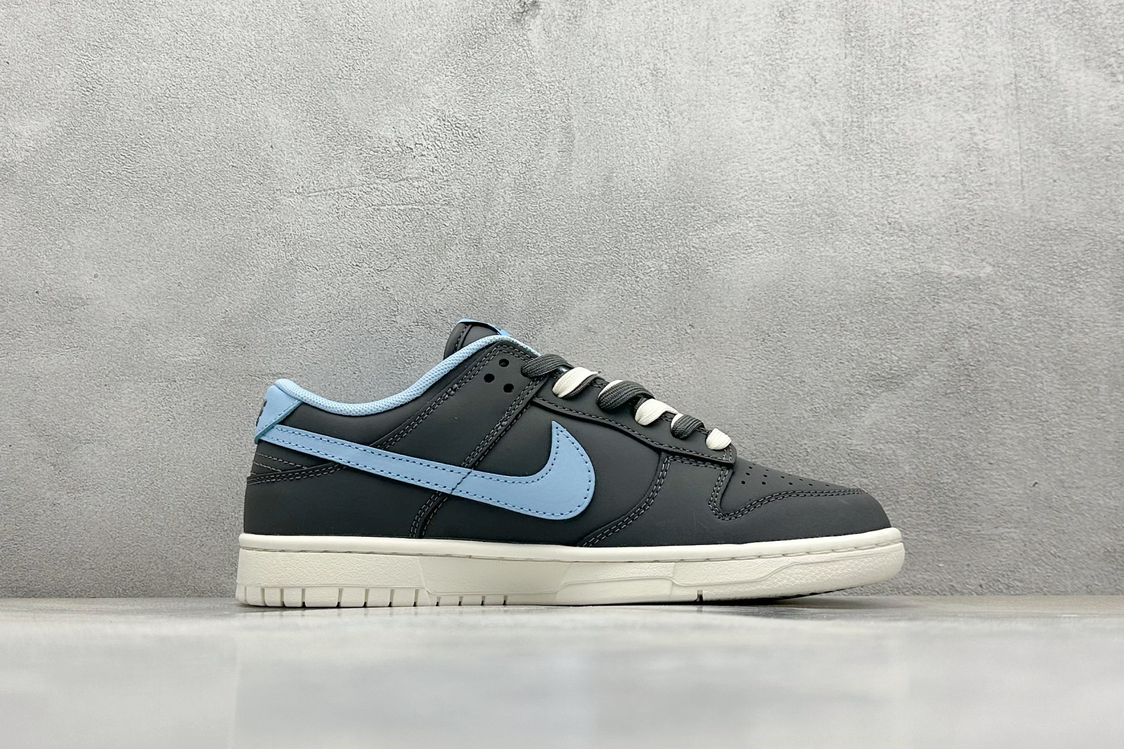 「コラボモデル」Balenciaga x NikeSB DUNK LOWグレーブルー ダブルスウッシュ スニーカー