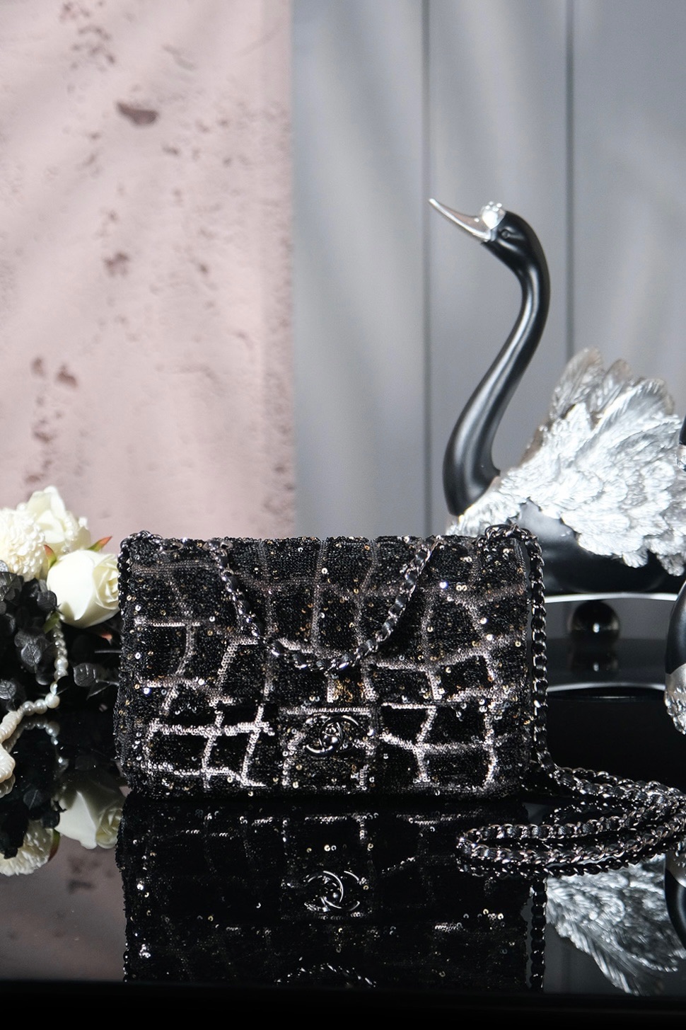 シャネル「Chanel」25P ブレイジングラメ — 爆発的な輝きで魅せる高密度ラメの圧倒的グラマー
