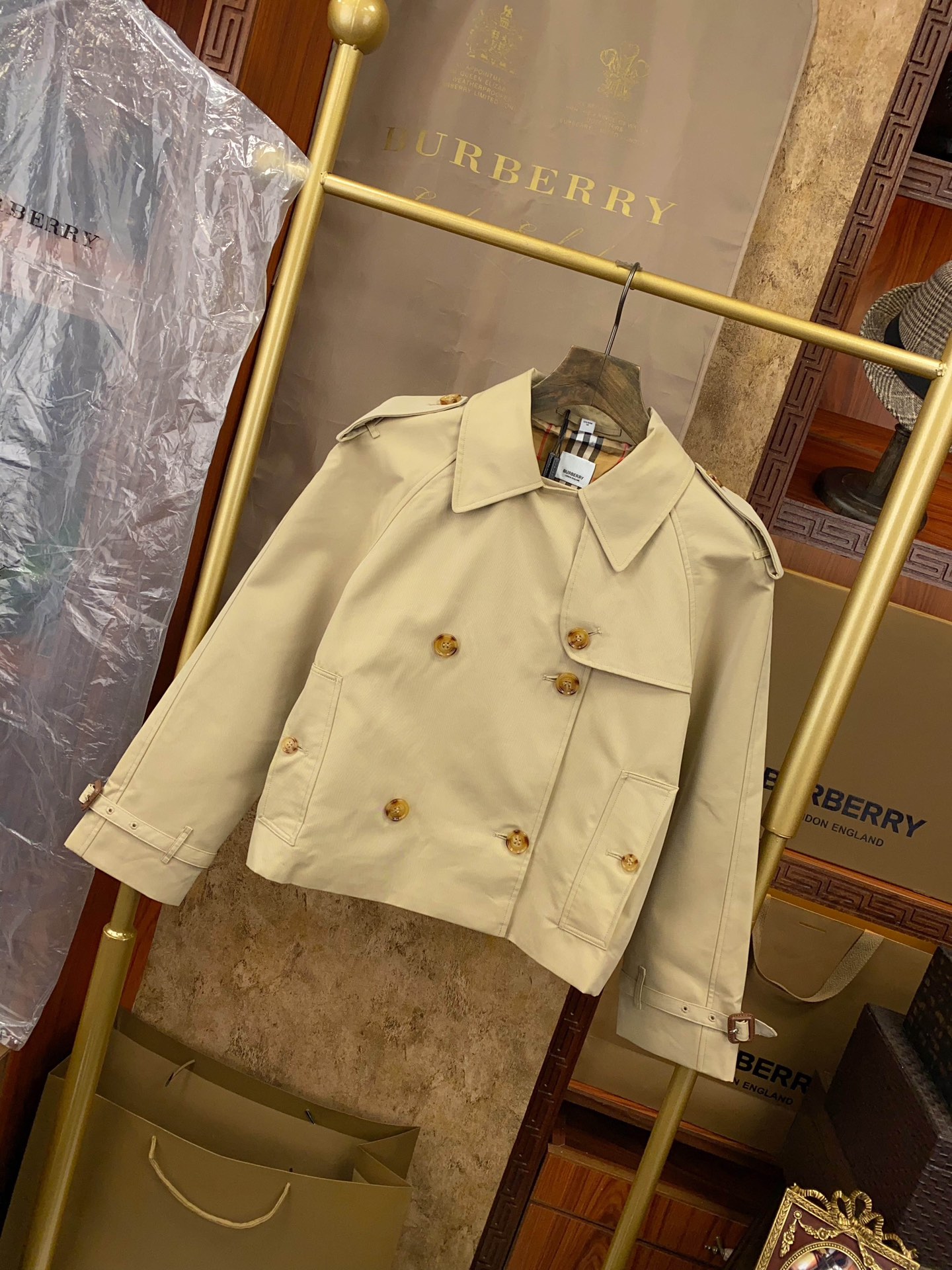 バーバリー「Burberry」 Stand Collar Cotton Gabardine Short Trench Coat