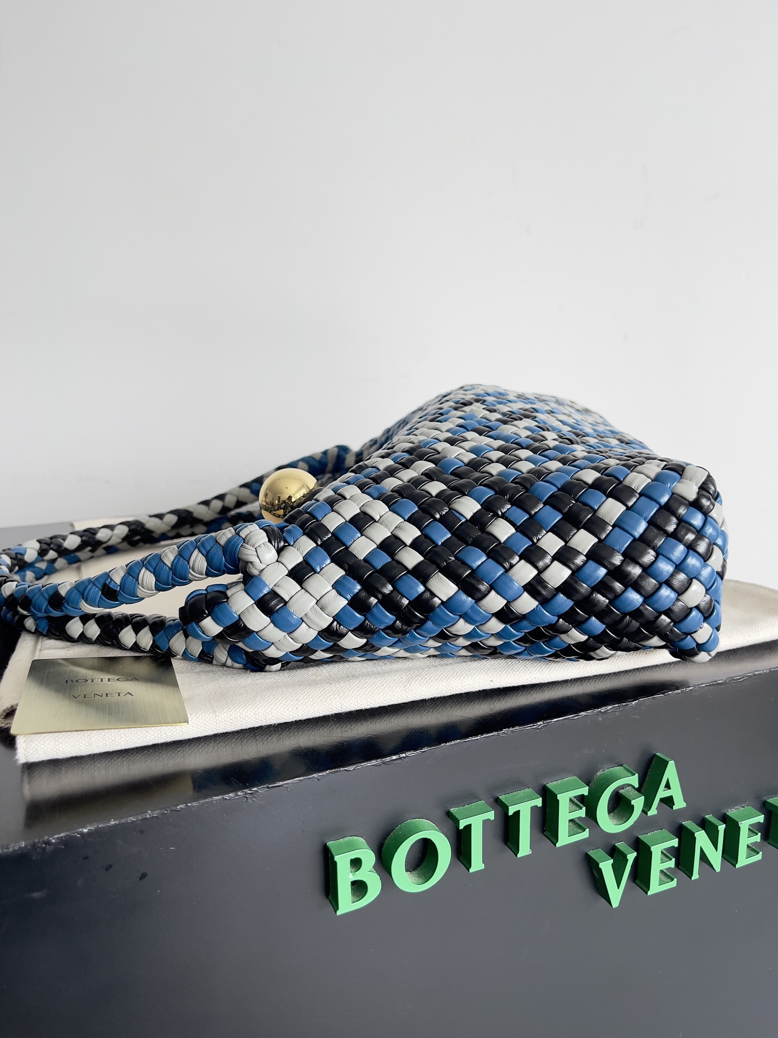 ボッテガ・ヴェネタ「Bottega Veneta」Intrecciato ミニバッグ