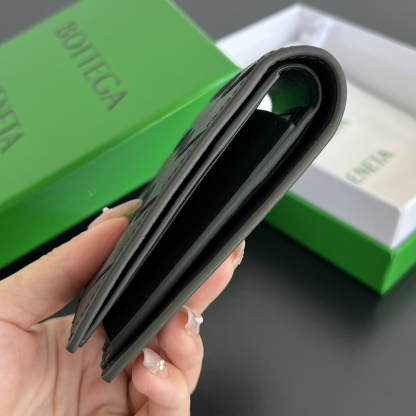 ボッテガ・ヴェネタ「Bottega Veneta」Intrecciato コインポケット付きショートウォレット