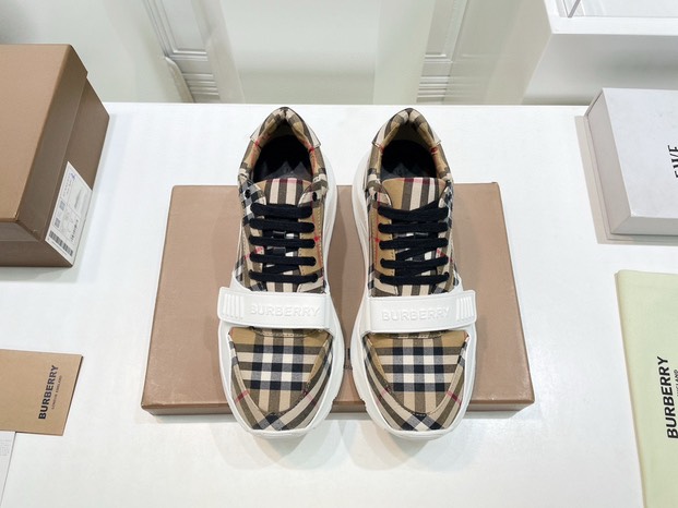バーバリー［Burberry］スニーカーCheck-Trimmed革