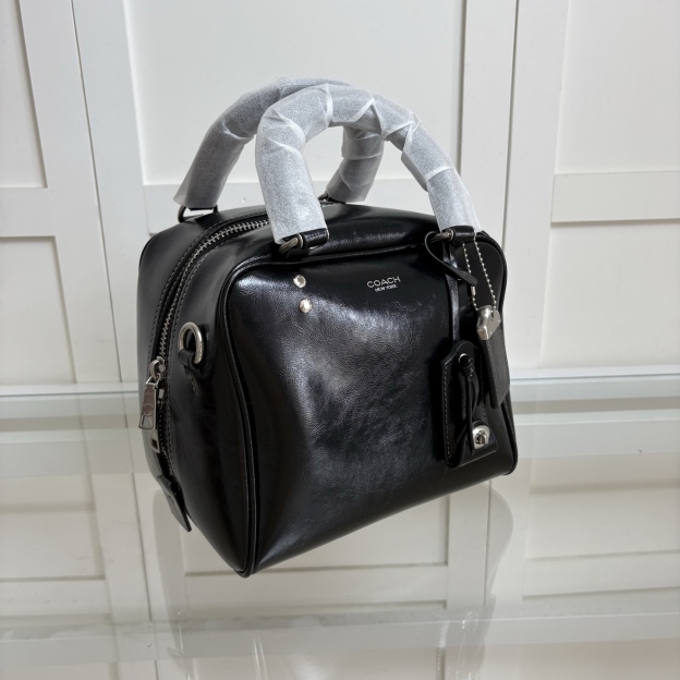 コーチ「Coach」CUBE ROGUE 20 ショルダーバッグ