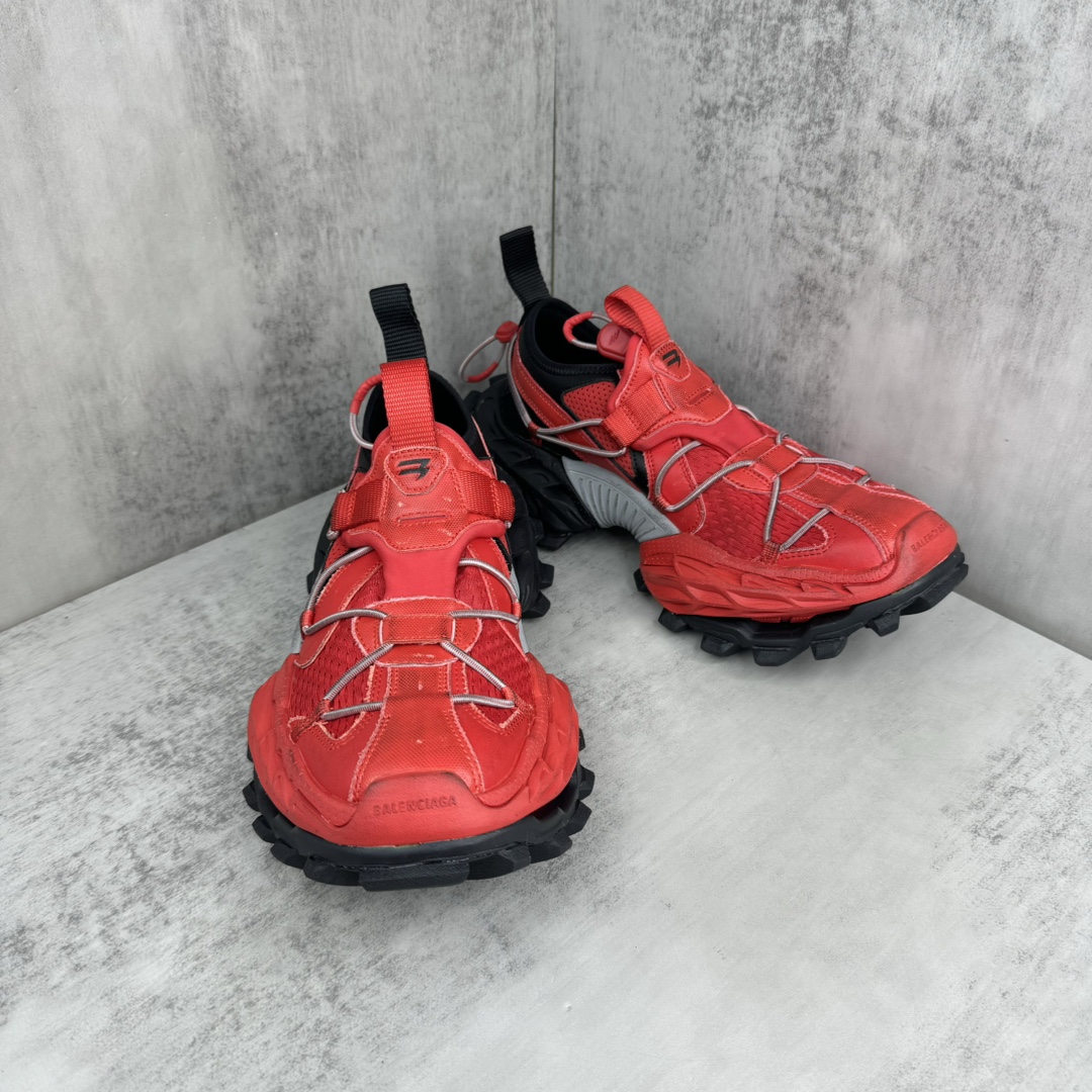バレンシアガ「Balenciaga」ラウンドつま先のプラットフォームスニーカー