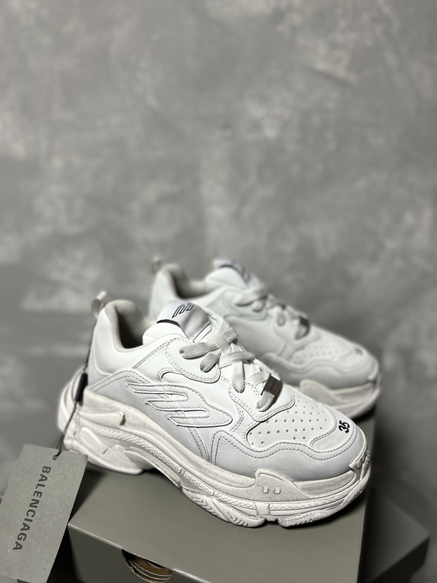 バレンシアガ「Balenciaga」ラウンドつま先のプラットフォームスニーカー