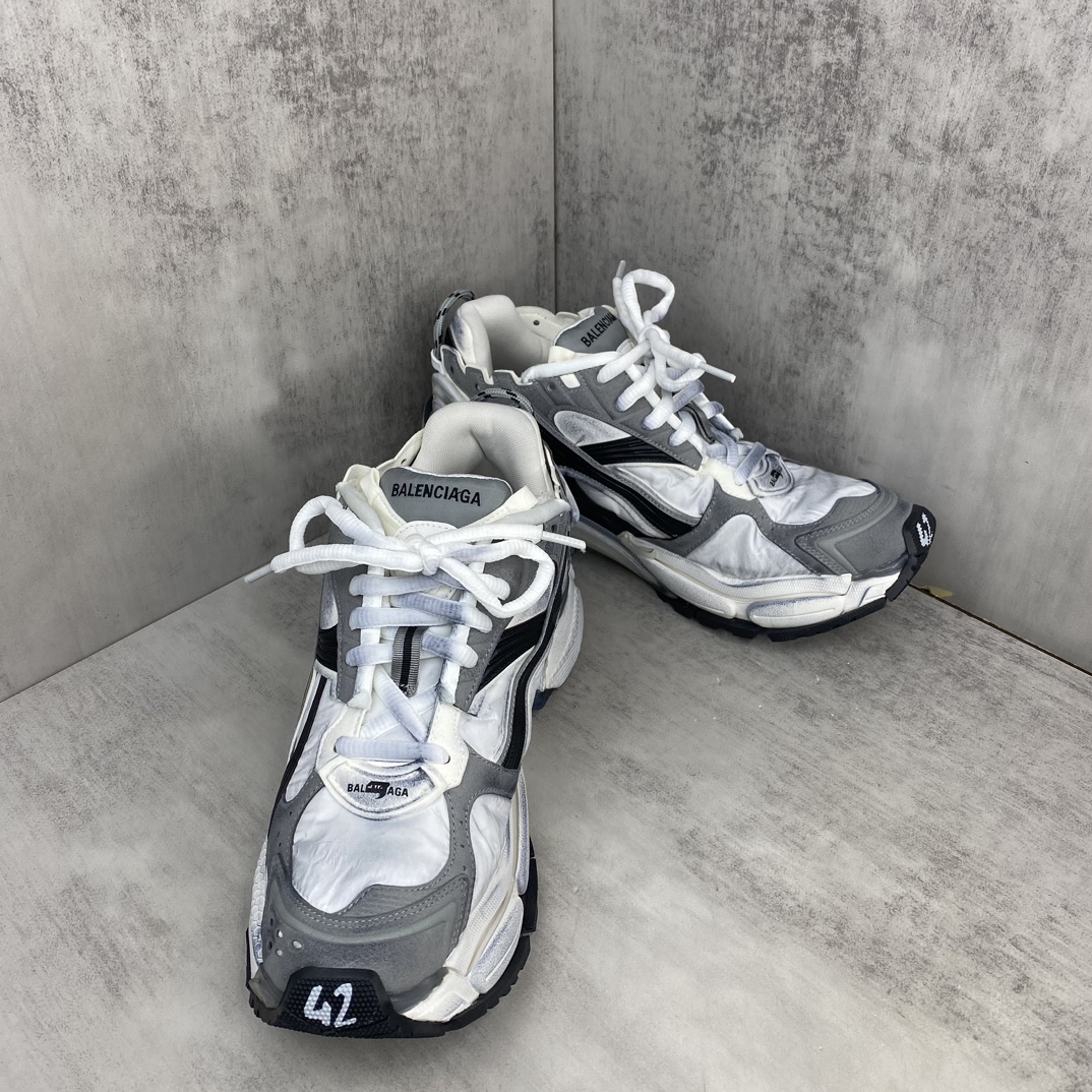 バレンシアガ「Balenciaga」ランナースニーカー